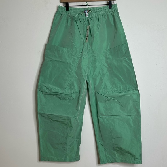 NWT Urban Outfitters Women’s Mae Nylon Wide-Leg Pant Size Medium - Picture 2 of 14